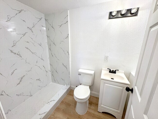 Foto del edificio - 4605 N Hubert Ave