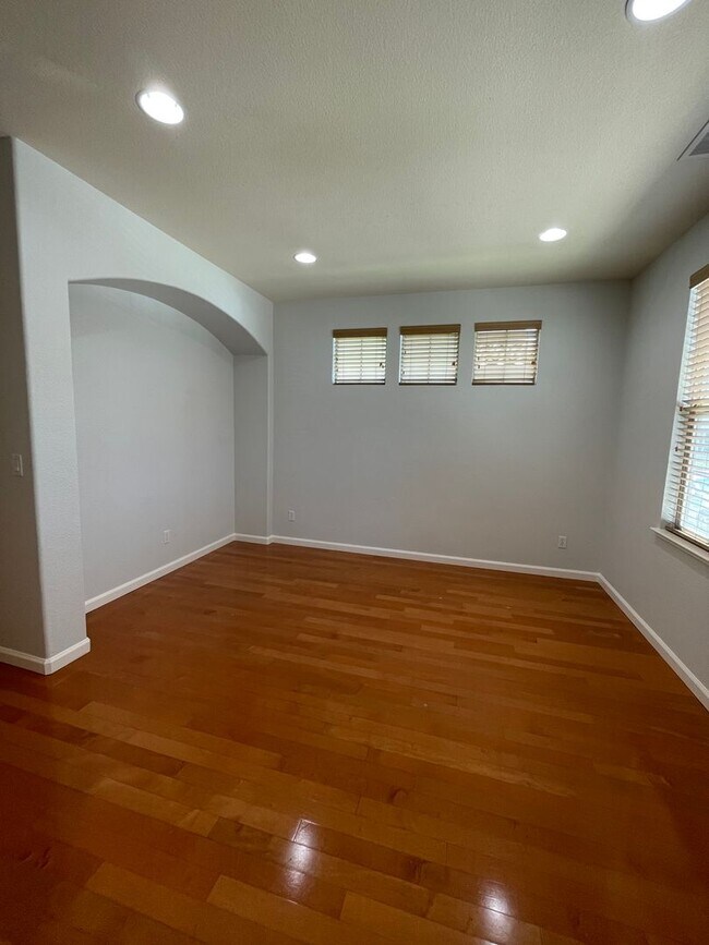 Building Photo - Nice Two Story Home in Folsom Available Fo...