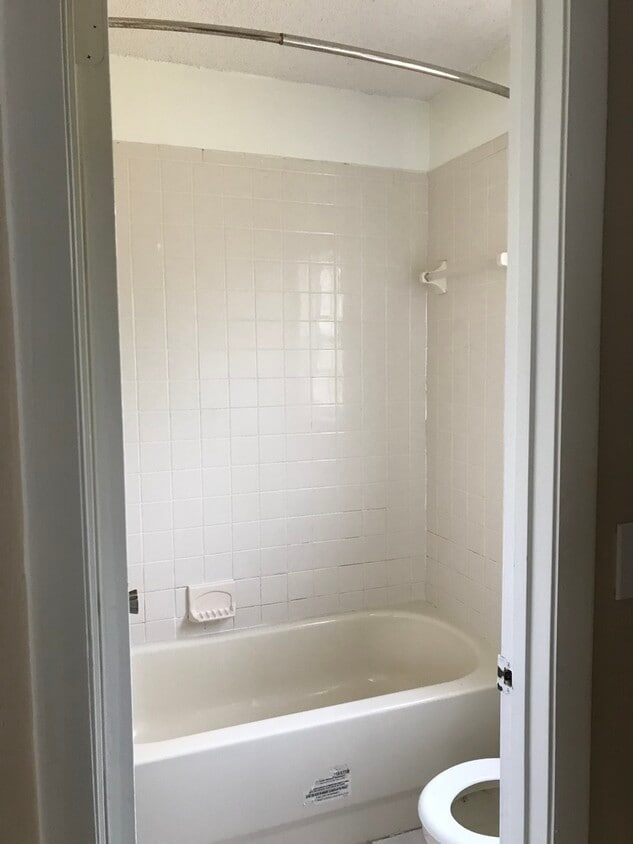 Master bath - 11B Columbia Lane