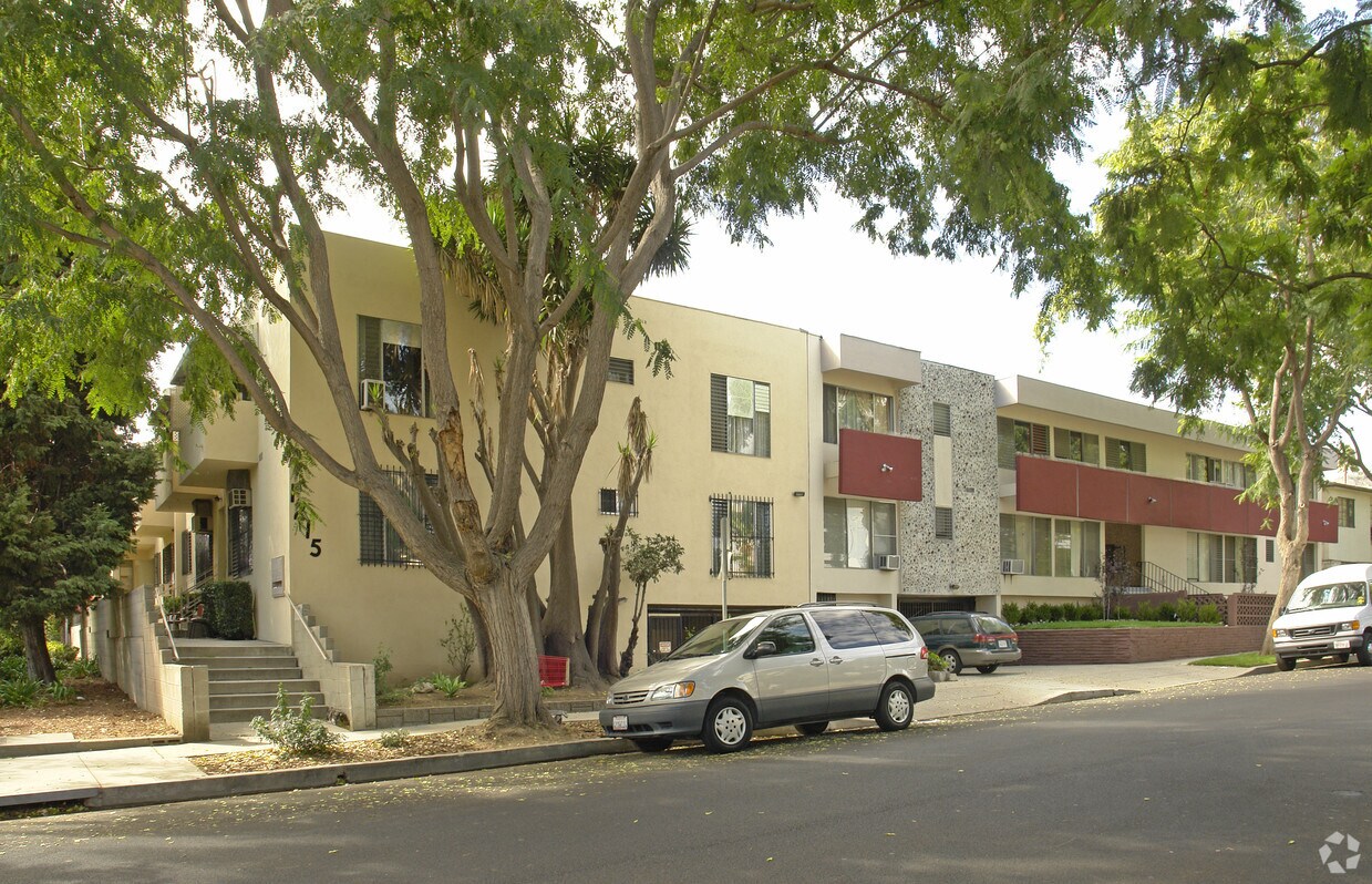 Primary Photo - 1215 N Fuller Ave