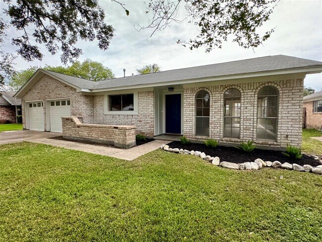 Building Photo - 1402 Cactus St