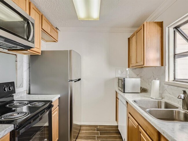 Foto del edificio - 8400 Jamestown Dr