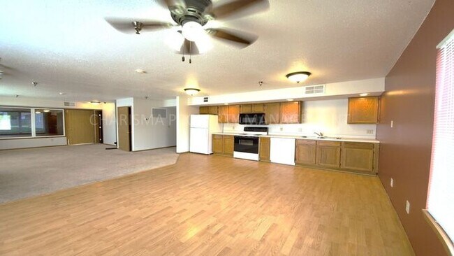 Foto del edificio - 4605 E 26th St