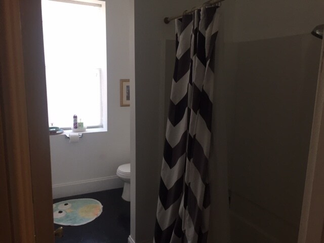 bath - 4617-3 Woodland Ave