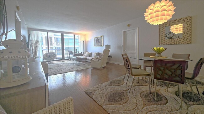 Foto del edificio - 9455 Collins Ave