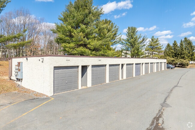 Building Photo - Foxfire Condominiums