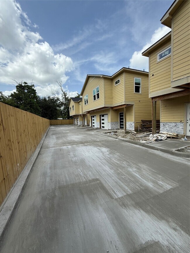 Building Photo - 3537 Alderfer St