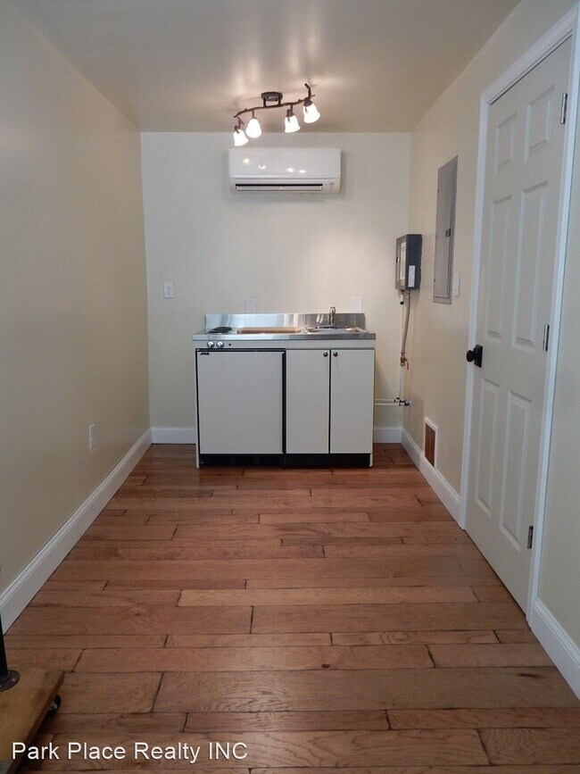 Building Photo - 1 br, 1 bath House - 423 7th Street SW #3