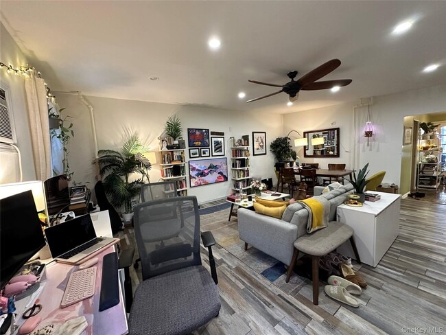 Building Photo - 137 Meserole St