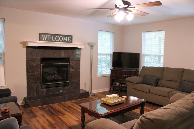 Building Photo - ***MONTREAT SCHOOL YEAR RENTAL***