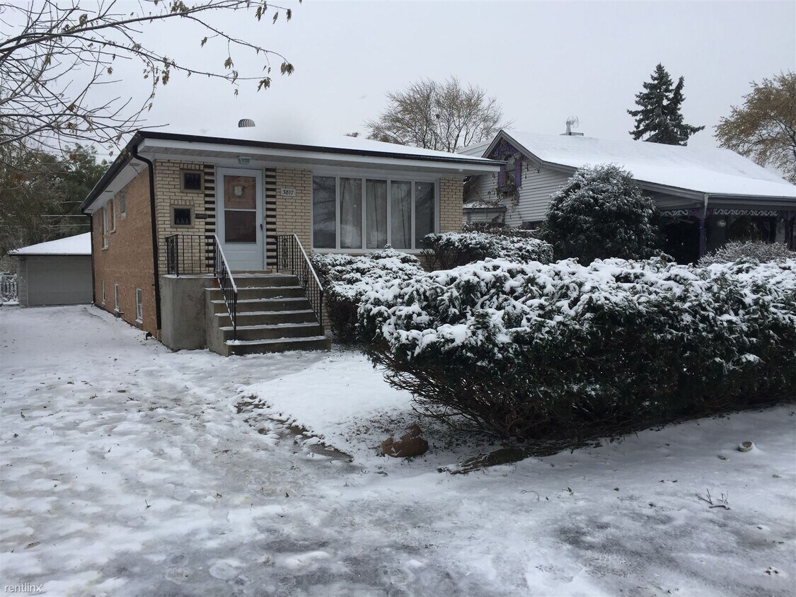 Primary Photo - 4 br, 1.5 bath House - 3817 W 115th Pl