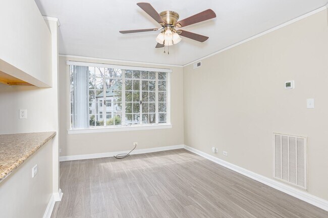 Foto del edificio - Beautiful 1 Bed 1 Bath near Moses Cone and...