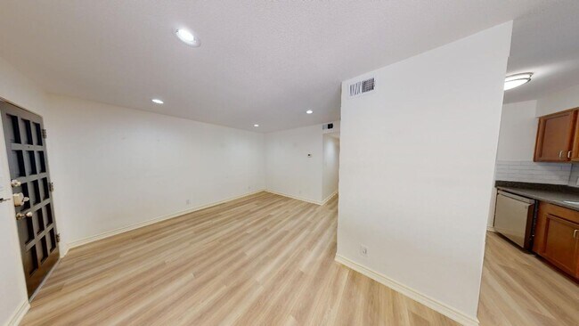 Foto del edificio - Gorgeous Condo nestled right on Lady Bird Lake!