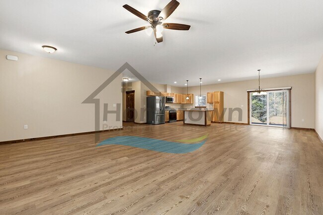 Foto del edificio - 4 Bedroom 2 Bathroom Home with Attached 2-Car Garage Available in Blanchard!