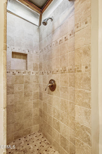 Building Photo - 586 Los Rocas Dr