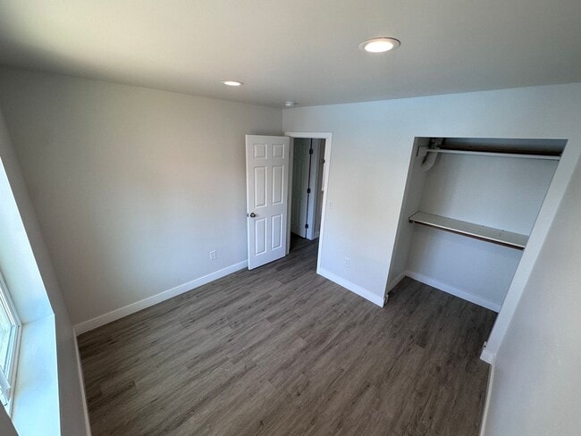 Building Photo - 454 Colin Kelly Dr