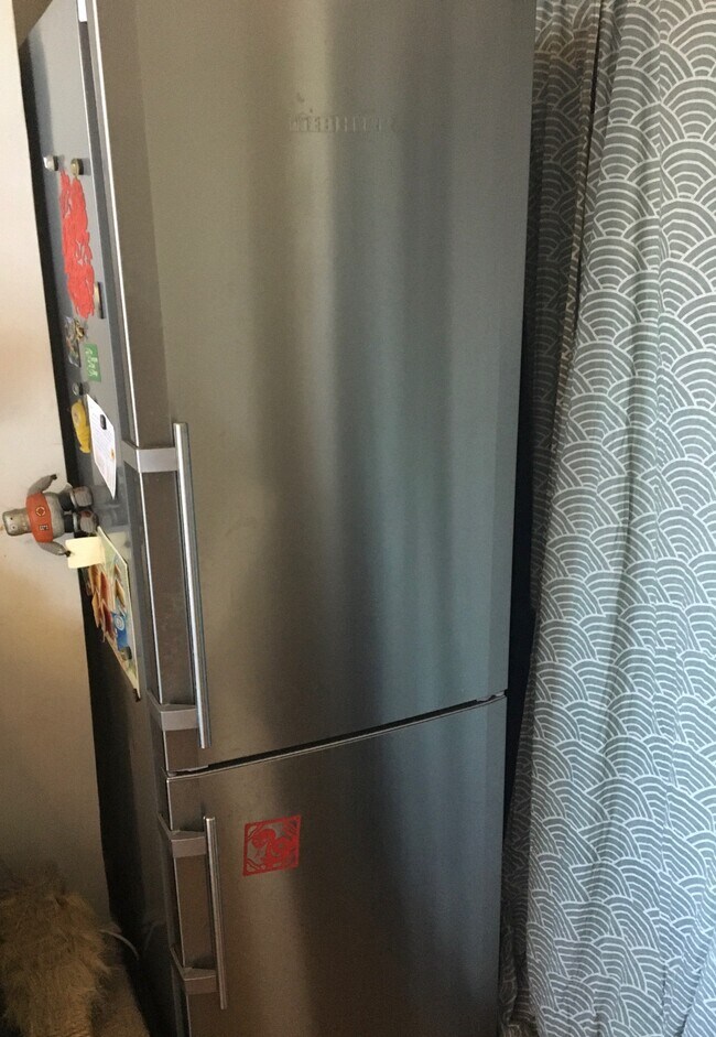 refrigerator - 560 44th St