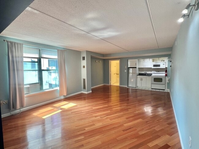 Building Photo - 108 Peterborough St