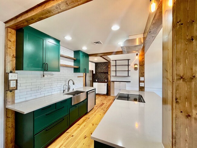 Building Photo - 2 br, 2 bath House - 202 E 3rd Street
