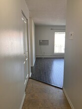 Building Photo - 727 5th Ave N