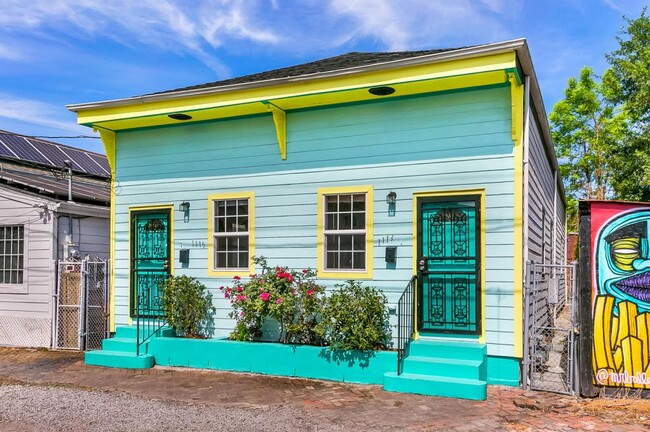Building Photo - 1113 Marigny St
