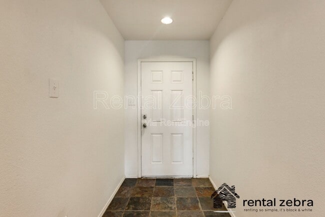 Building Photo - 1336 Castle Ridge Rd