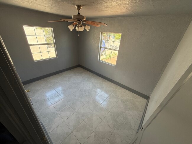 Master bedroom - 609 Barcelona Dr