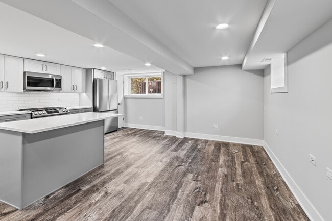 Building Photo - 2144 W Shakespeare Ave