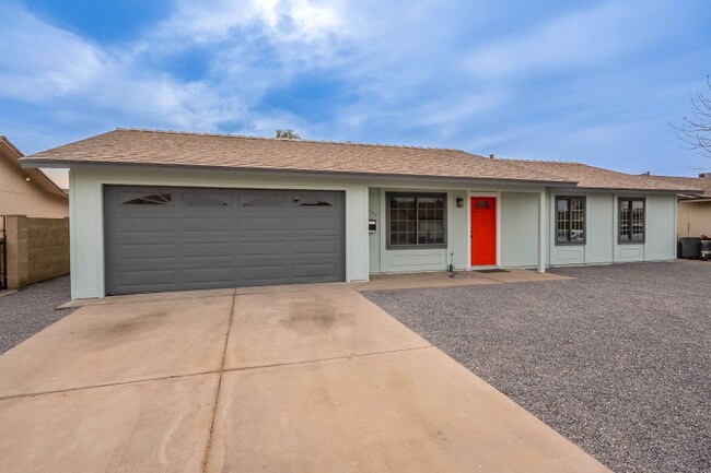 Building Photo - 8633 W Weldon Ave