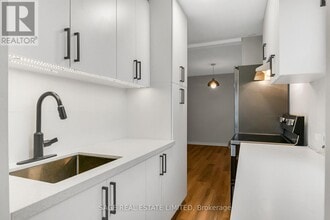 Building Photo - 633 St Clair Ave W