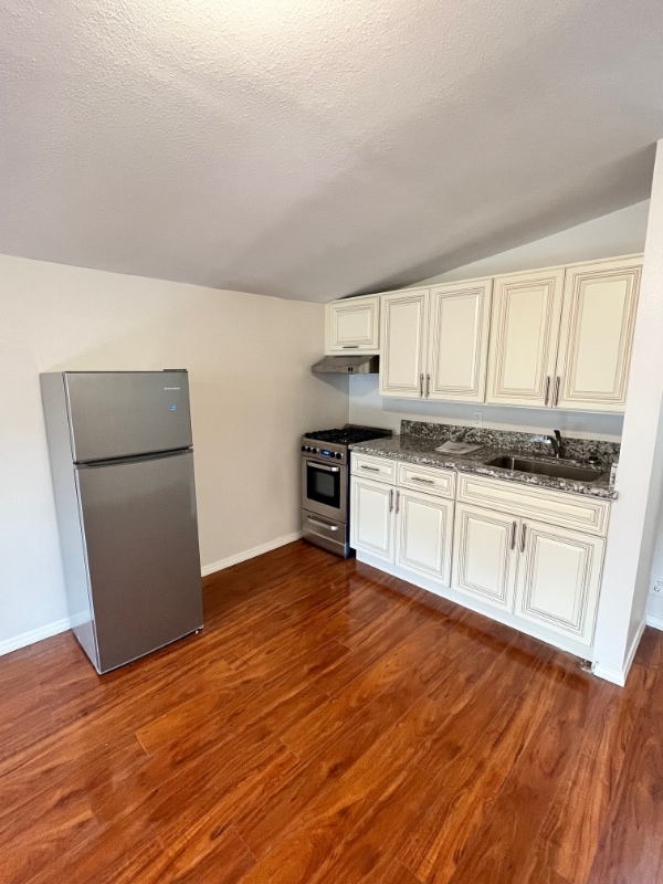 Building Photo - 136 Orange Grove Ave