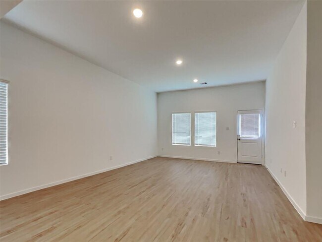 Foto del edificio - 21566 Casavatore Dr