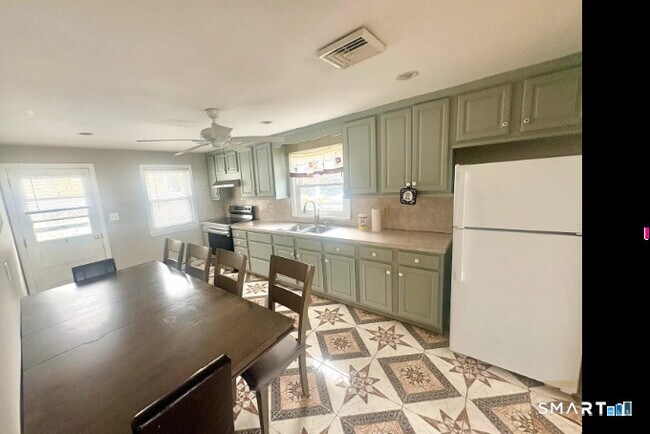 Foto del edificio - 48 Gates Ave