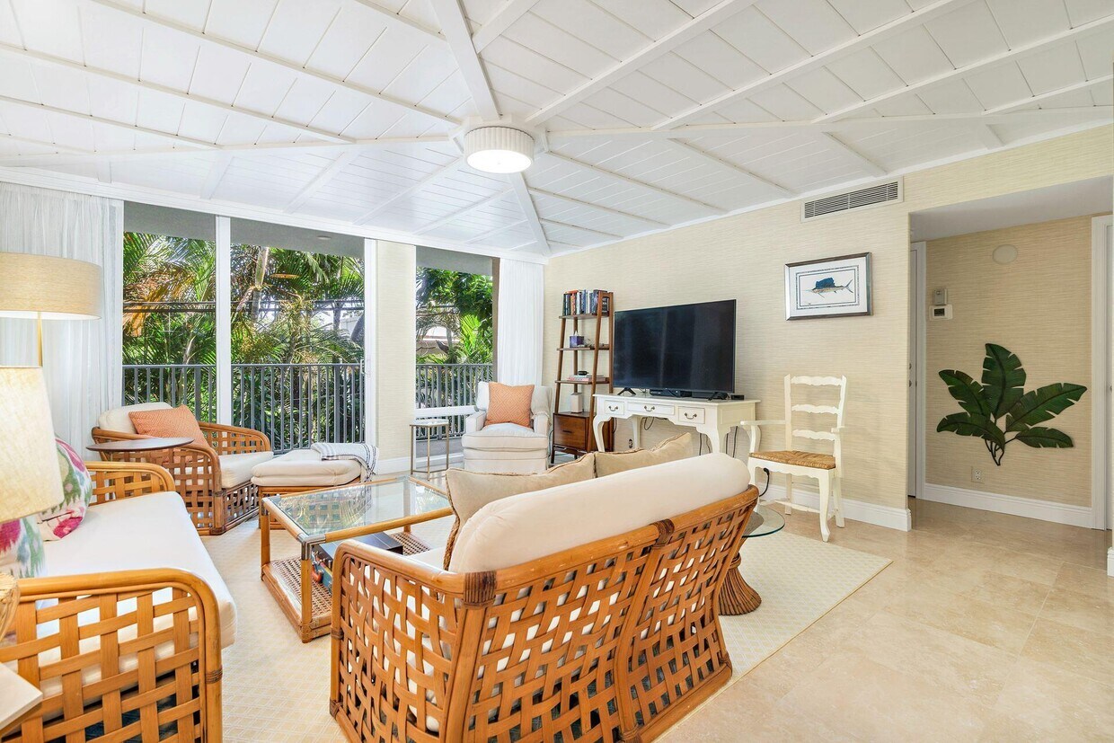 223 Atlantic Ave Unit 2f, Palm Beach, FL 33480 Condo for Rent in Palm Beach, FL