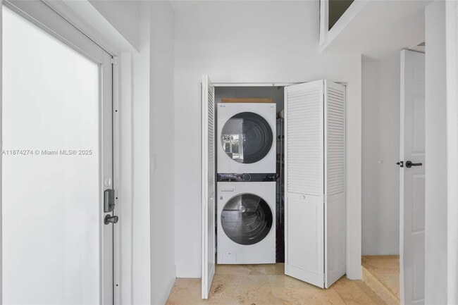 Photo - 681 Daytonia Rd House