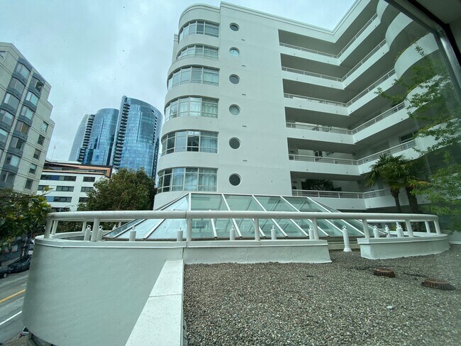 Building Photo - 403 Main St