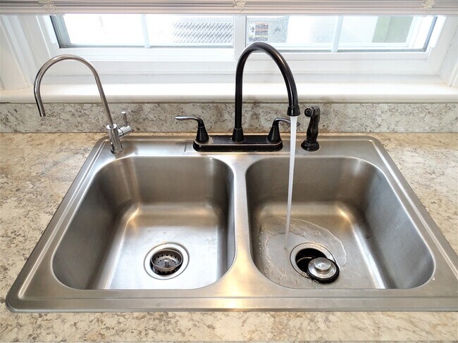 Foto del edificio - 783 E Main St