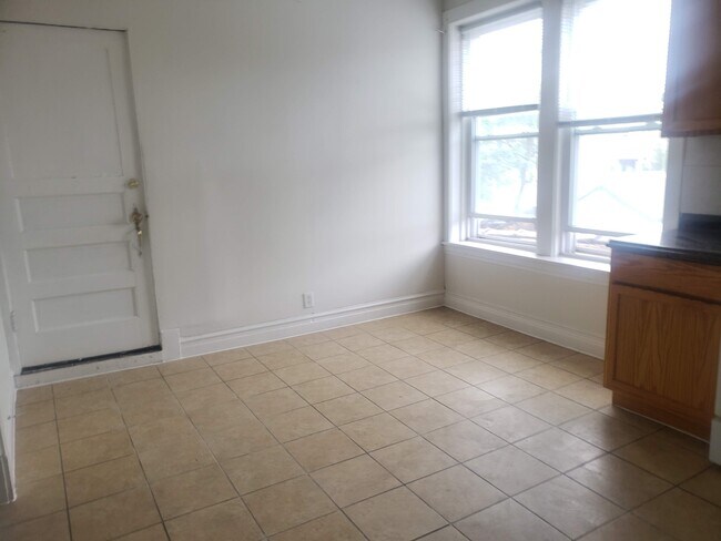 Building Photo - 3645 W Armitage Ave