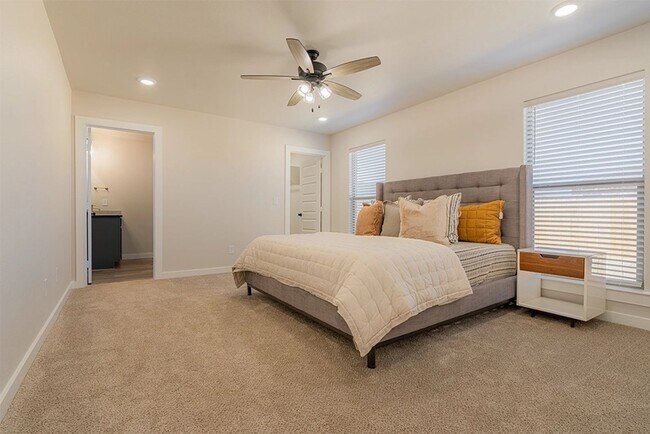 Foto del edificio - Upland West is the BEST!