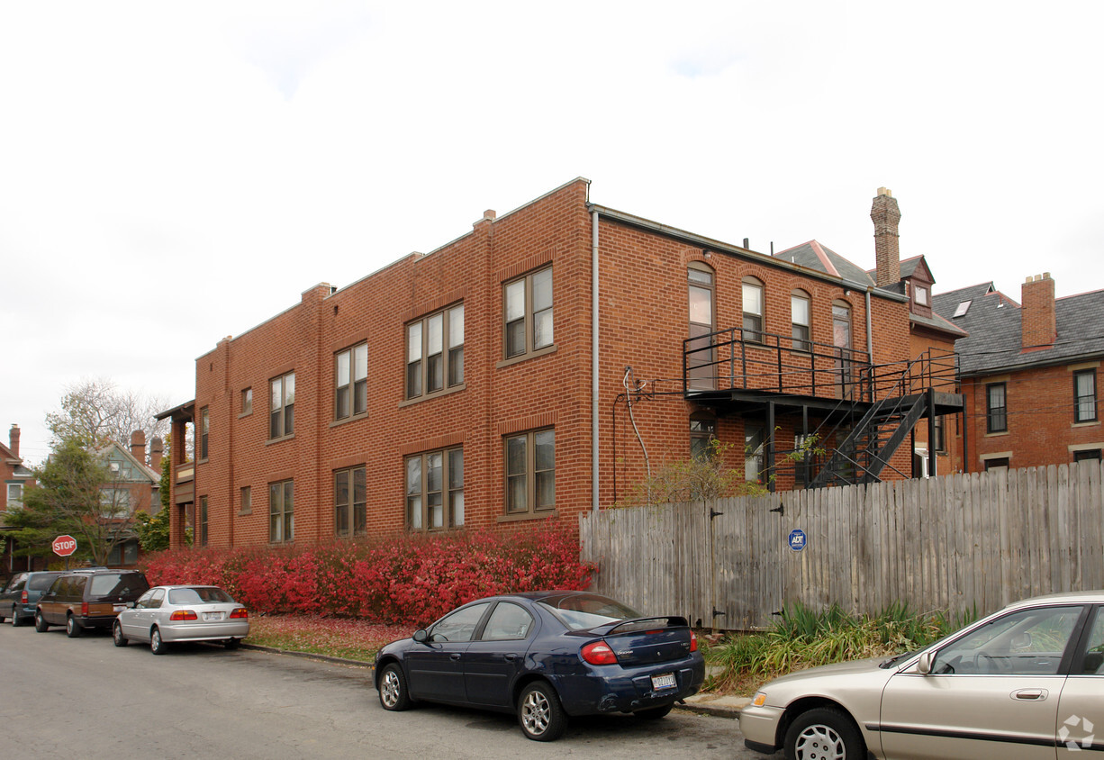 Building Photo - 1185 Bryden Rd
