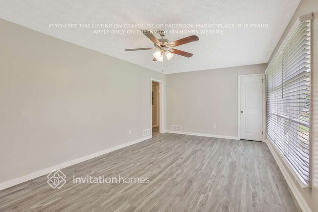 Building Photo - 2422 Shamrock Dr