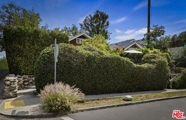 Foto del edificio - 201 S Ave 55