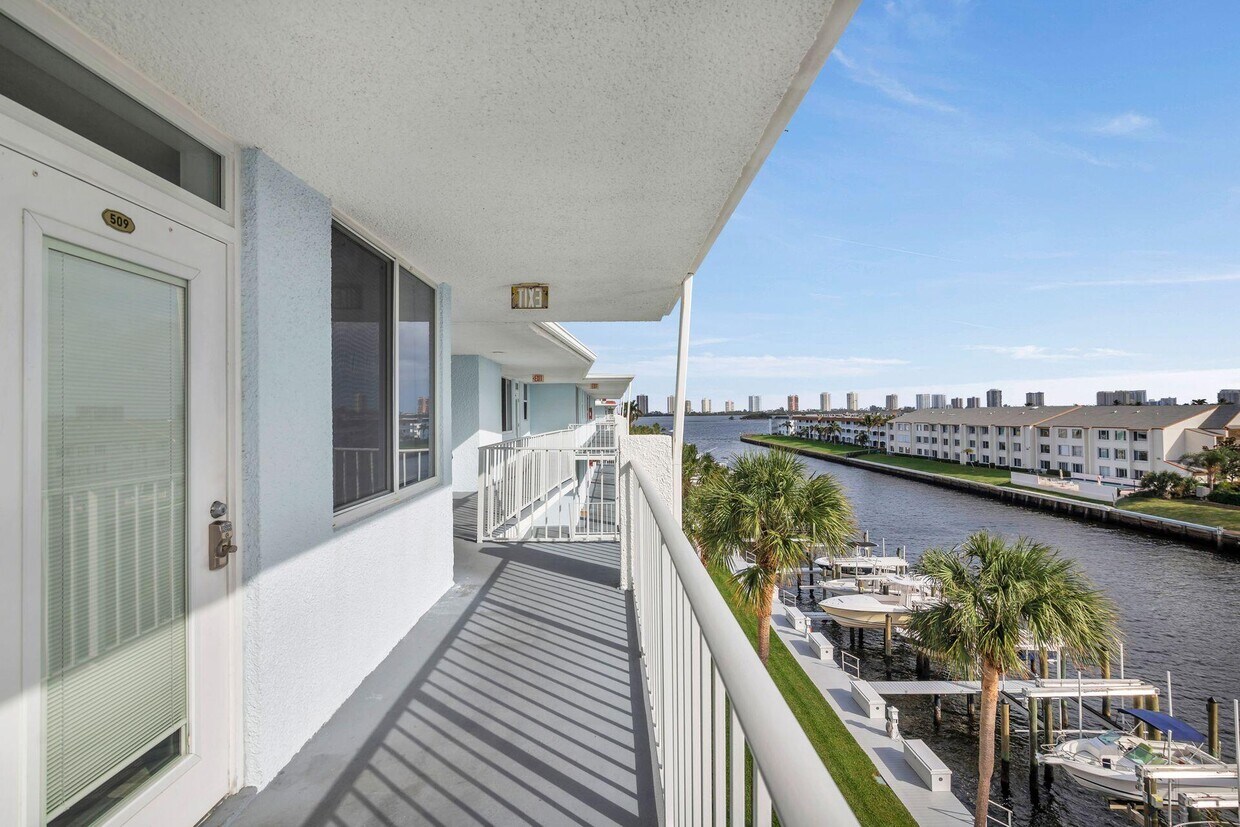 Foto principal - 108 Paradise Harbour Blvd
