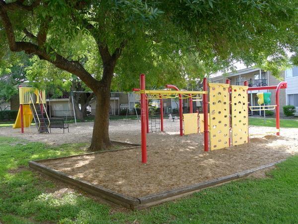 Foto principal - 777 Bateswood Dr