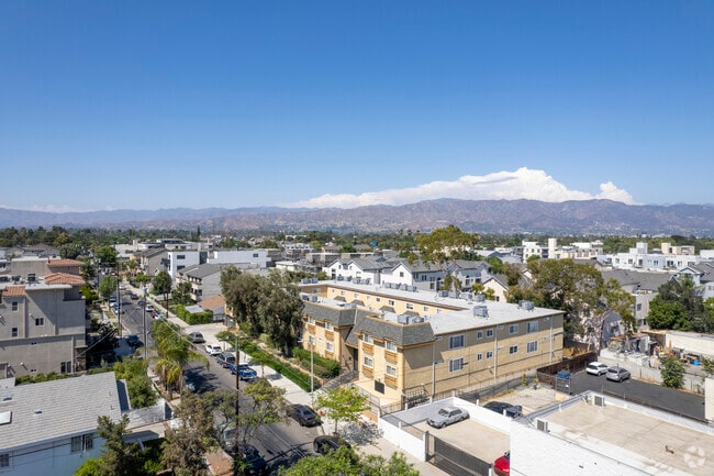 5224 Denny Ave - Magnolia Arts Hoa