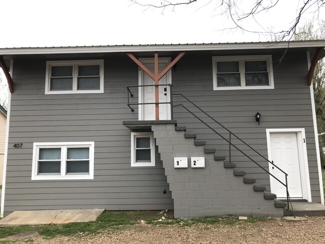 Building Photo - 407 E Smith St