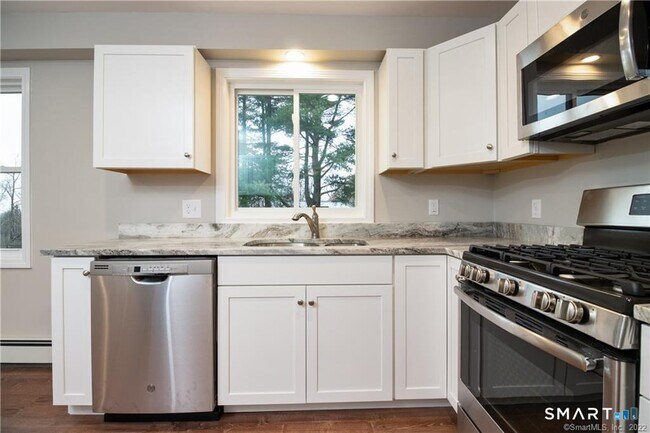 Building Photo - 2 Saddle Ridge Rd