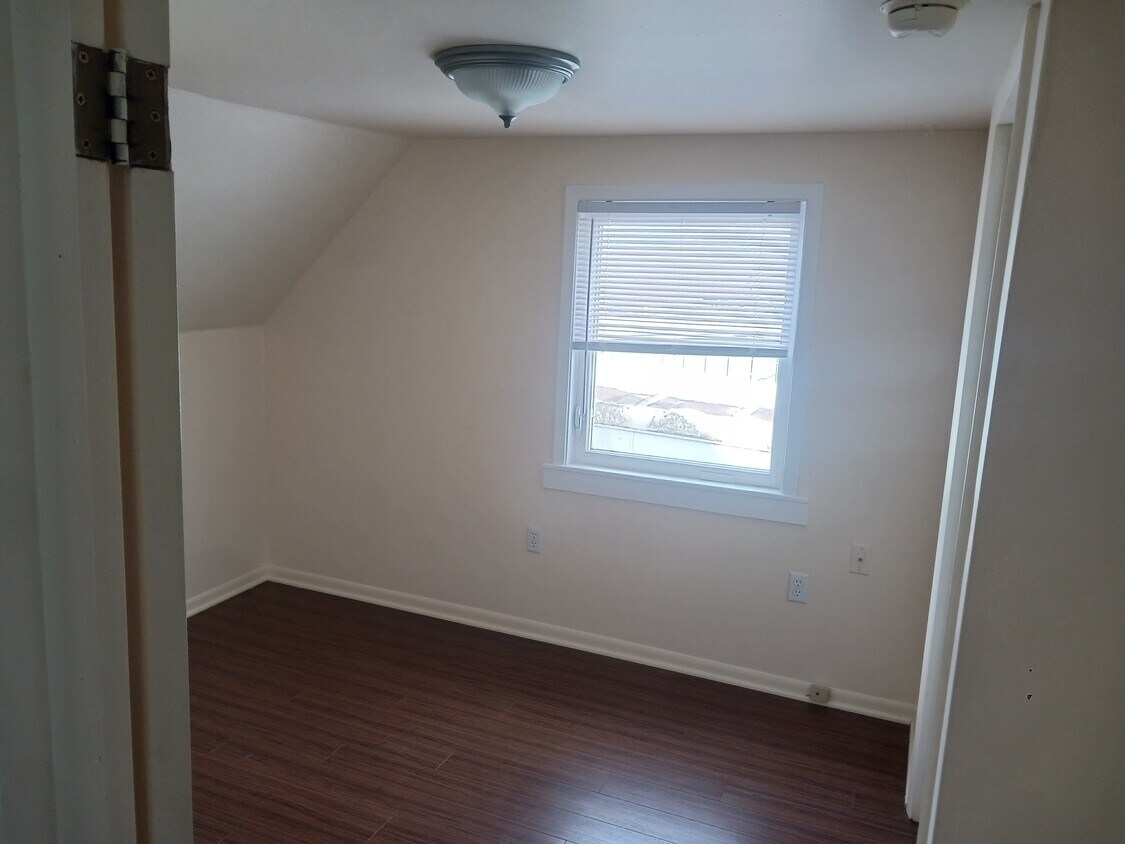 Bedroom - 109 S East St