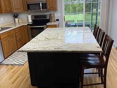 Building Photo - W264N2044 Deer Haven Ct