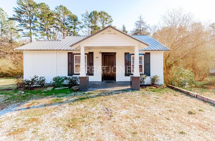 Foto principal - 407 Old Seneca Rd